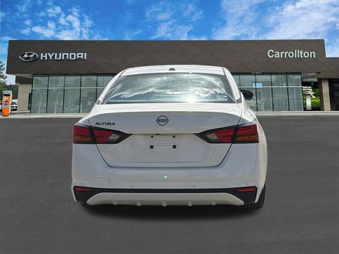 Used 2025 Nissan Altima 2.5 SV FWD image 6