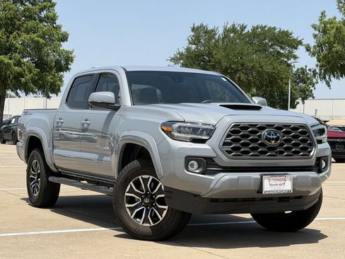 Used 2021 Toyota Tacoma TRD Sport w/ Technology Package RWD image 2