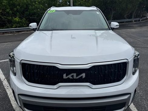 Used 2023 Kia Telluride EX w/ EX Captain's Chair Package FWD image 2