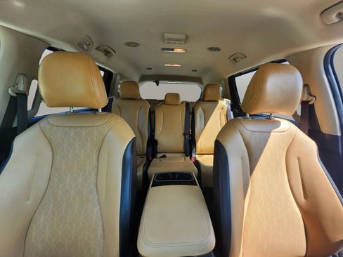 Used 2024 Kia Carnival EX FWD image 27