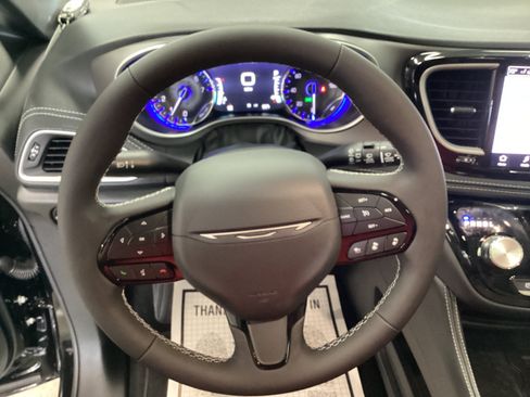 New 2027 Chrysler Pacifica Limited AWD/4WD image 22