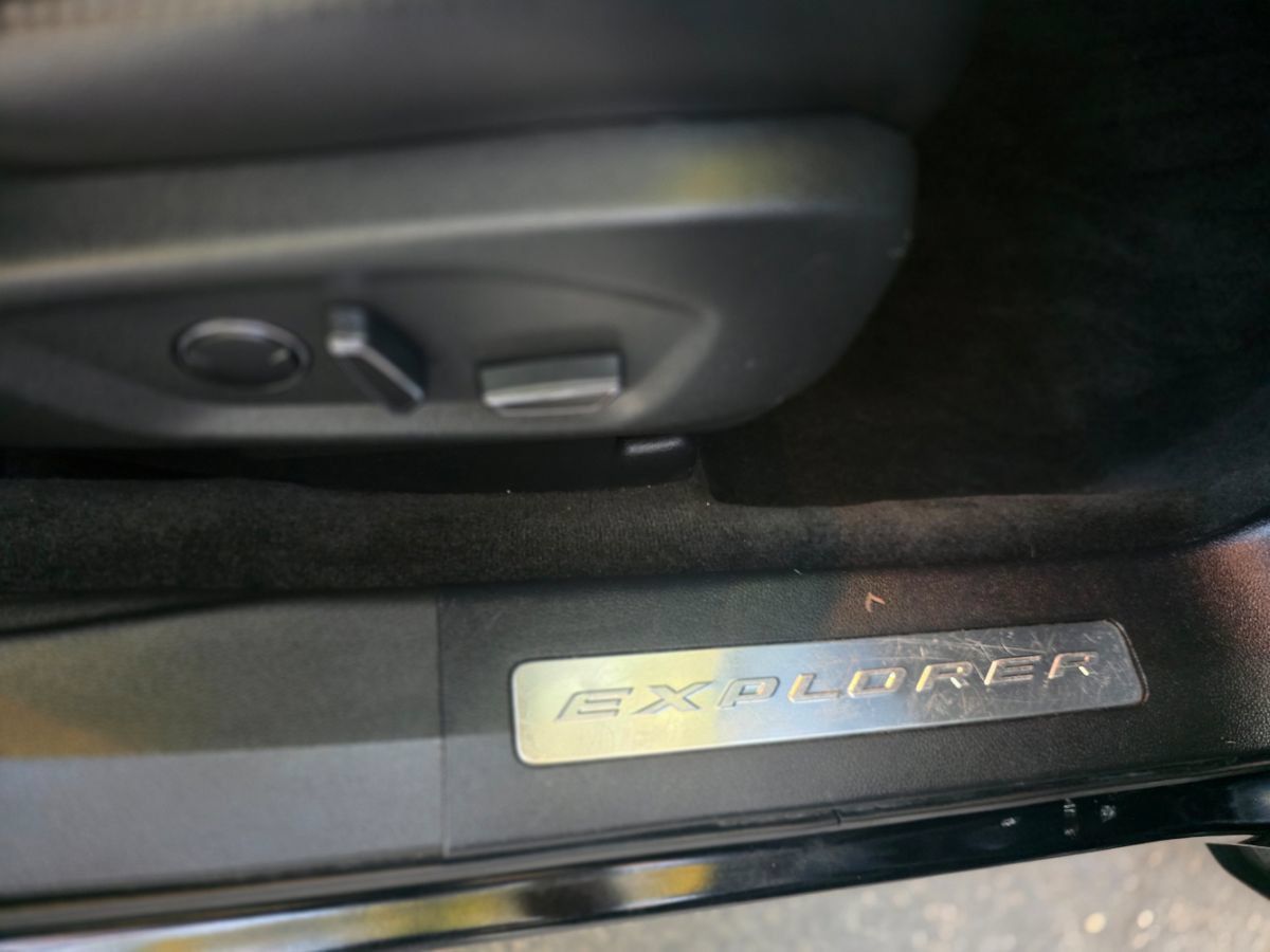 Used 2017 Ford Explorer Limited FWD image 22