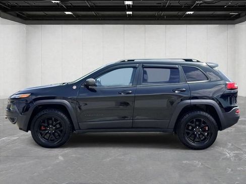Used 2015 Jeep Cherokee Trailhawk w/ Cold Weather Group AWD/4WD image 8