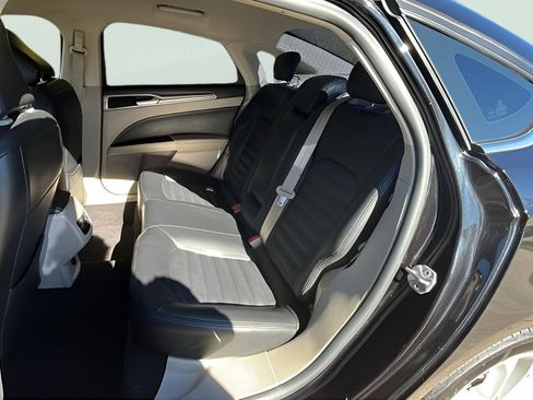 Used 2020 Ford Fusion SE image 25