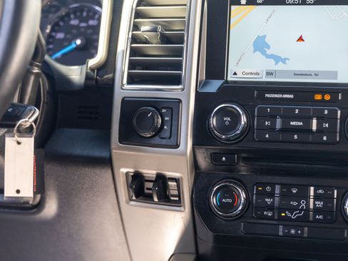 Used 2017 Ford F350 Lariat w/ Chrome Package image 39