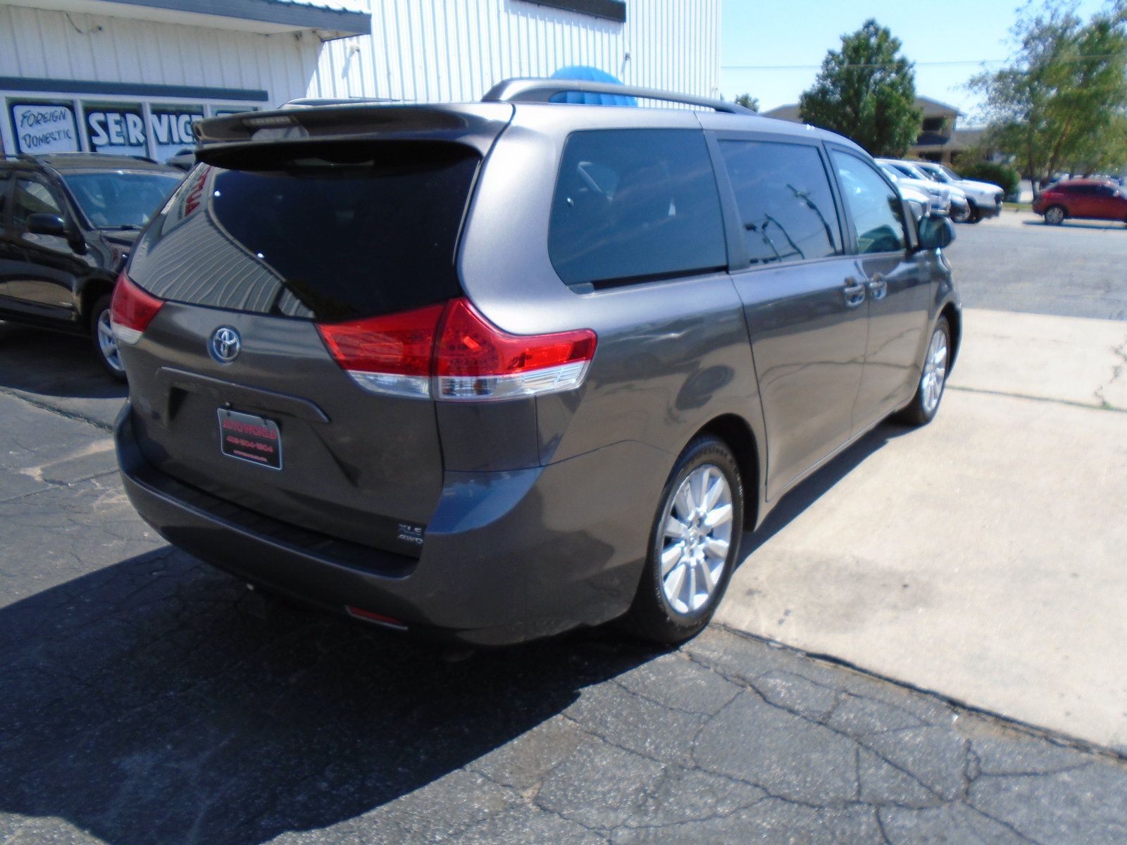 Used 2012 Toyota Sienna XLE AWD/4WD image 2