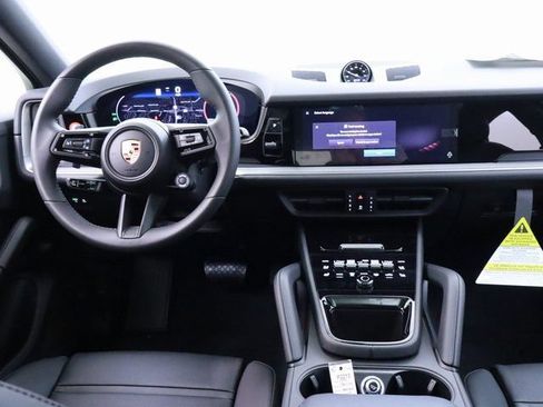 Certified 2024 Porsche Cayenne Coupe AWD/4WD image 4