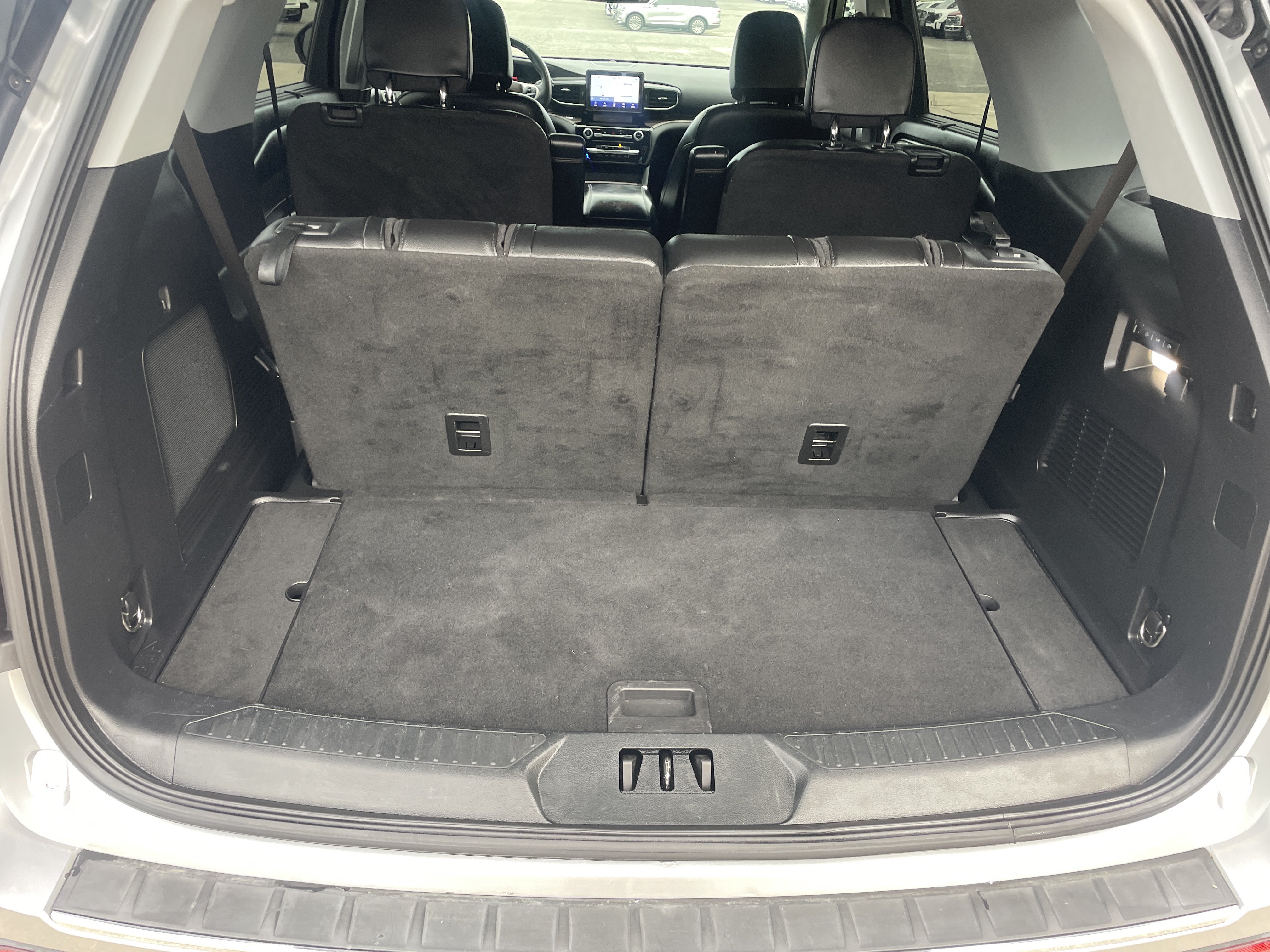 Used 2022 Ford Explorer Limited w/ Equipment Group 301A RWD image 8