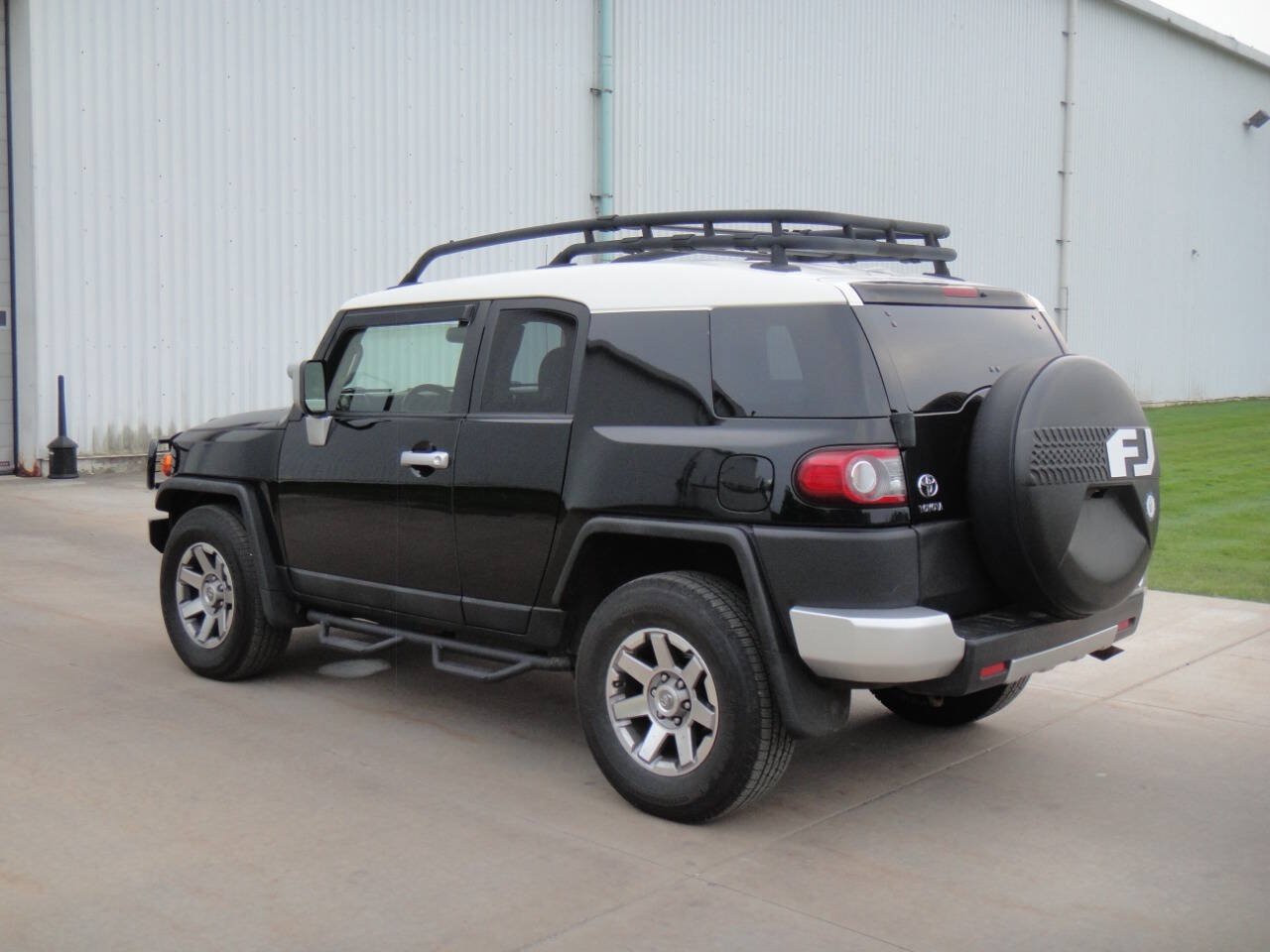 Used 2014 Toyota FJ Cruiser 2WD w/ Convenience Package image 17