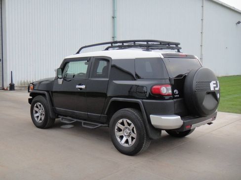 Used 2014 Toyota FJ Cruiser 2WD w/ Convenience Package image 17