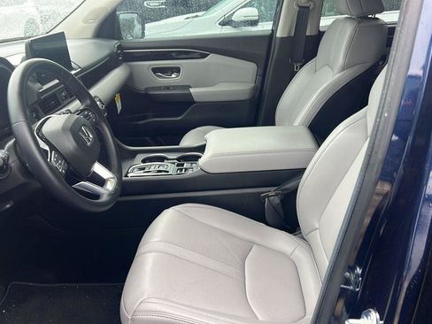 Certified 2025 Honda Pilot Touring image 8