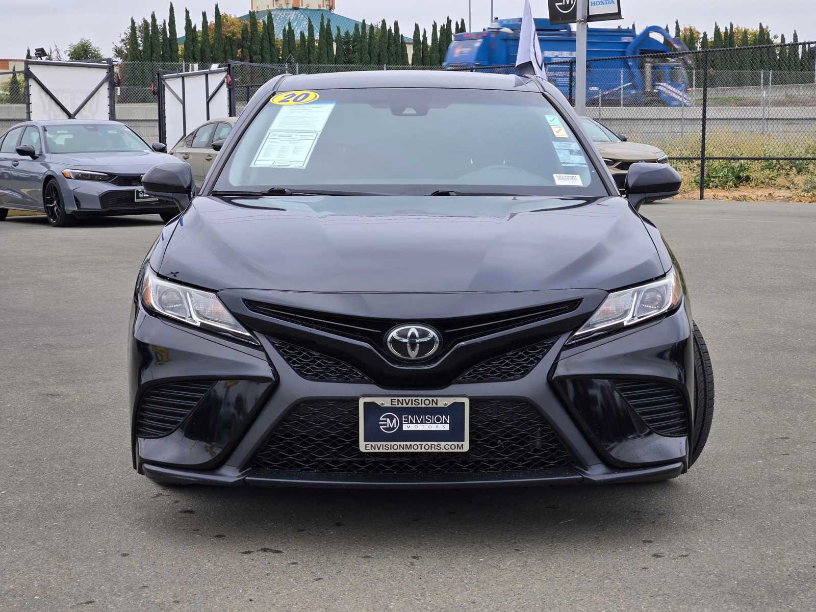 Used 2020 Toyota Camry SE FWD image 2
