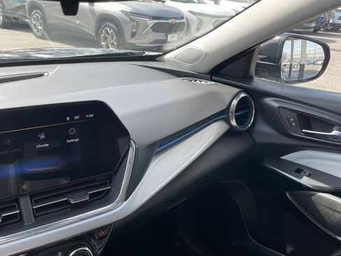 Used 2025 Chevrolet Trax LT image 34