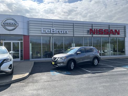 Used 2018 Nissan Rogue SV AWD/4WD image 1
