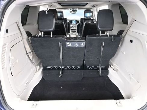 Used 2018 Chrysler Pacifica Limited w/ Advanced Safetytec Group FWD image 40