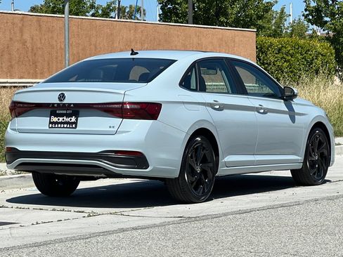 New 2026 Volkswagen Jetta SE FWD image 4