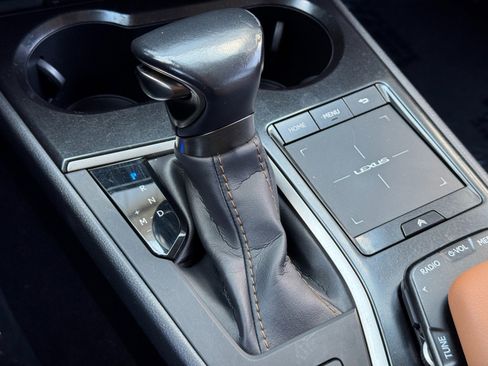 Used 2021 Lexus UX 200 image 27