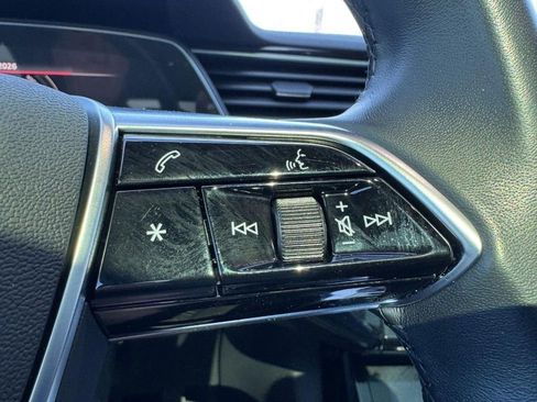 Used 2022 Audi e-tron Premium Plus w/ Premium Plus Package image 17