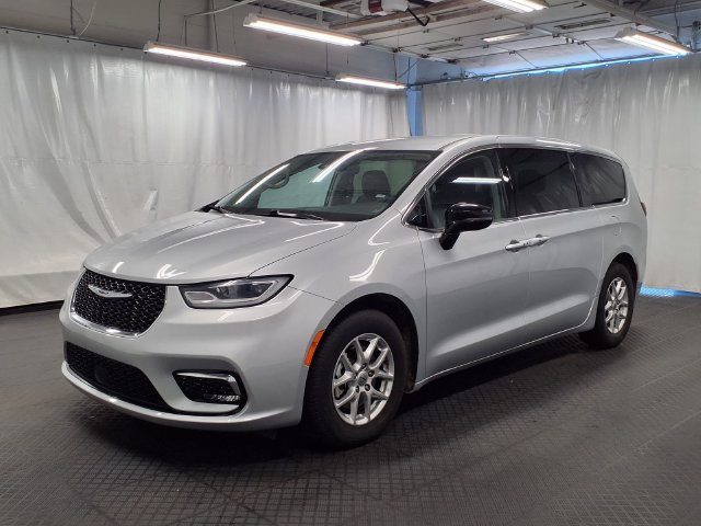 Used 2024 Chrysler Pacifica Touring-L FWD image 5