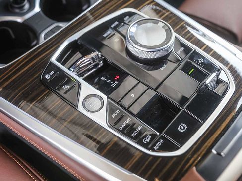 Used 2026 BMW X7 M60i image 17