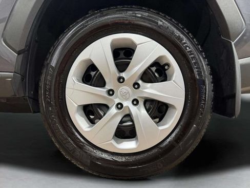 Used 2024 Toyota RAV4 LE AWD/4WD image 31