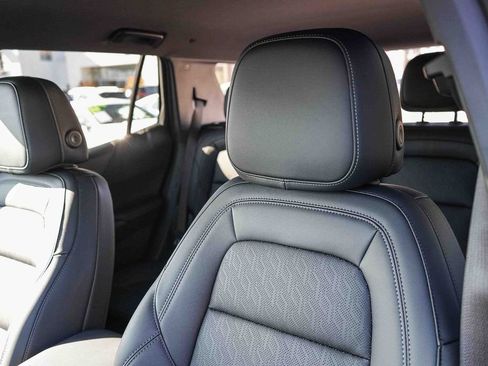 New 2026 Chevrolet Equinox LT w/ Convenience Package II FWD image 24