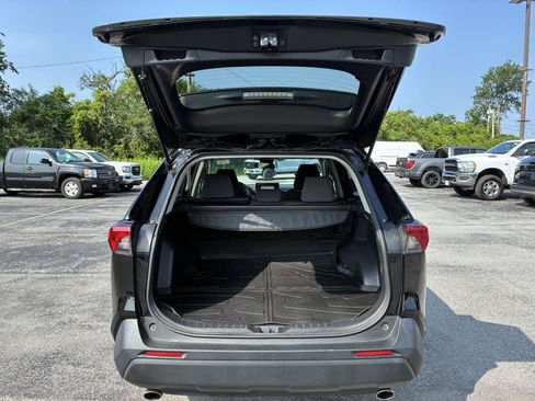 Used 2021 Toyota RAV4 XLE AWD/4WD image 14