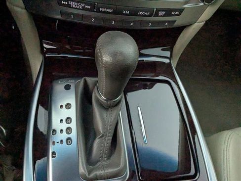 Used 2015 INFINITI Q70 L 3.7 w/ Technology Package image 12