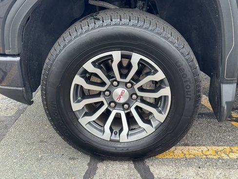 Used 2023 GMC Sierra 1500 AT4 image 10