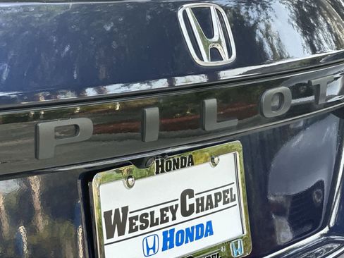 Used 2025 Honda Pilot Touring image 11