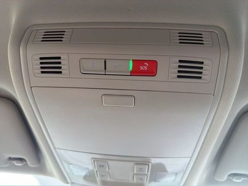 Used 2023 Volkswagen Taos SE w/ Black Wheel Package image 35