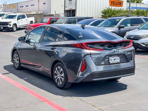 Used 2022 Toyota Prius Prime XLE FWD image 2
