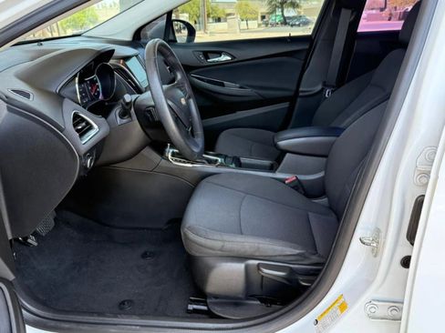 Used 2018 Chevrolet Cruze LT image 37