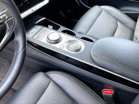 Used 2025 Genesis GV70 2.5T AWD/4WD image 17