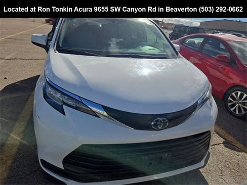 Used 2023 Toyota Sienna LE image 7