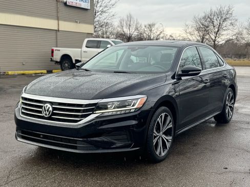Used 2022 Volkswagen Passat 2.0T SE image 1
