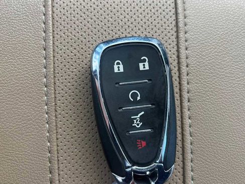 Used 2022 Chevrolet Traverse Premier image 31