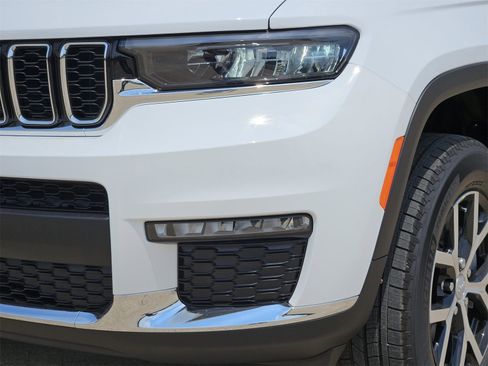 New 2025 Jeep Grand Cherokee L Limited w/ Trailer Tow Package image 8