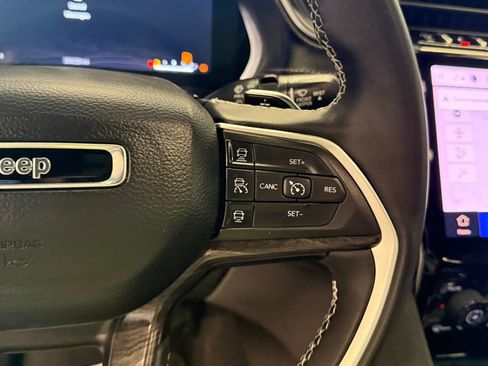 Used 2025 Jeep Grand Cherokee L Limited w/ Luxury Tech Group II image 27