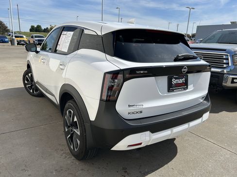 Used 2025 Nissan Kicks SV AWD/4WD image 4