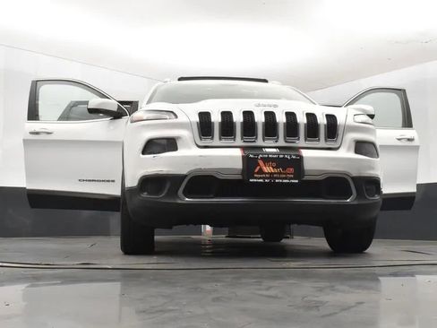 Used 2017 Jeep Cherokee Limited AWD/4WD image 11