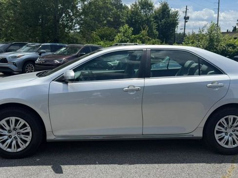 Used 2012 Toyota Camry LE FWD image 4