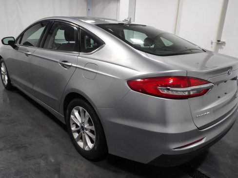 Used 2020 Ford Fusion SE FWD image 6