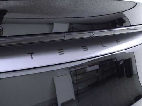 Used 2026 Tesla Model Y 2WD image 9