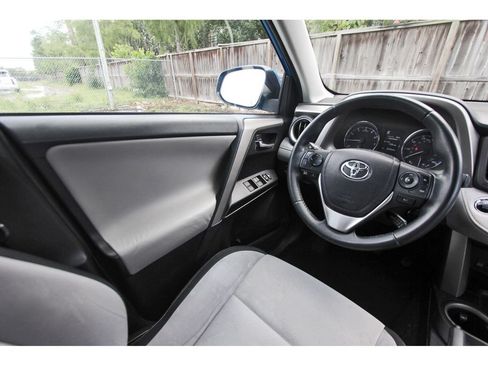 Used 2016 Toyota RAV4 XLE w/ Convenience Package FWD image 9