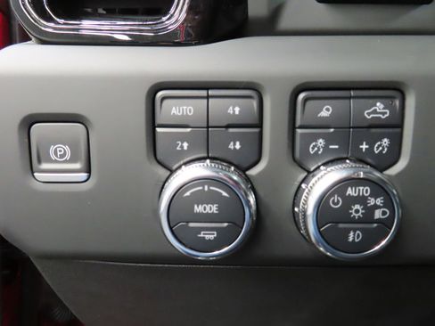 Used 2025 GMC Sierra 2500 AT4 w/ Technology Package AWD/4WD image 70