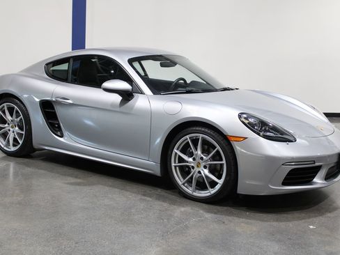 Used 2018 Porsche 718 Cayman image 2