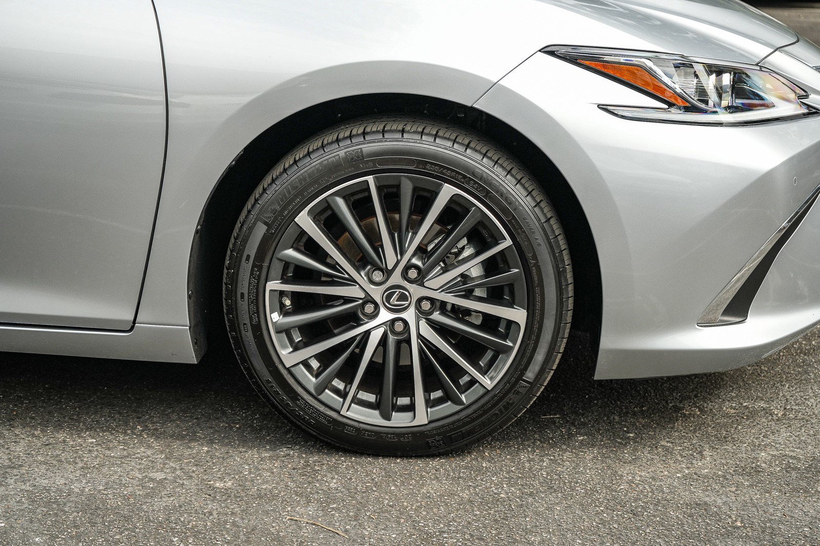Used 2025 Lexus ES 300h w/ Premium Package FWD image 10