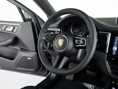 New 2026 Porsche Macan AWD/4WD image 30