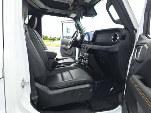 Used 2025 Jeep Wrangler Unlimited Sahara w/ Safety Group AWD/4WD image 39